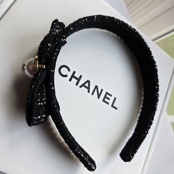 Accessories - ‼️SOLD‼️NIB Beauty Headband- Black Tweed